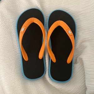 NWOT fipper flip flop multicolored